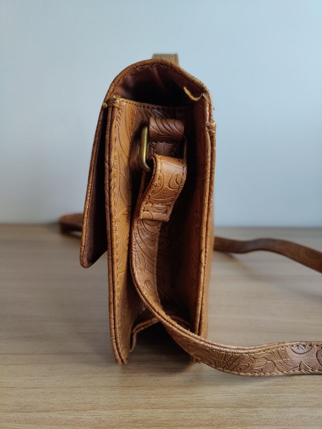 Bolso marrón pequeño