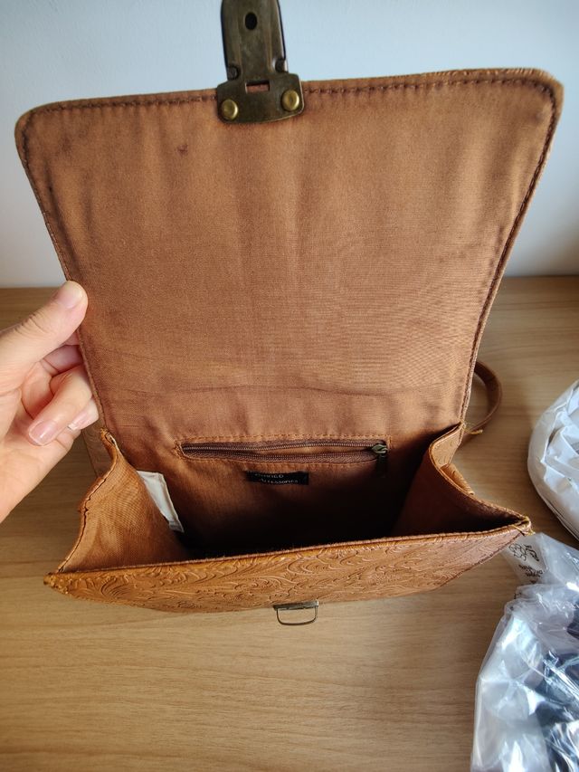 Bolso marrón pequeño