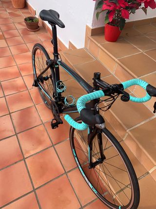 Bicicleta de carretera Bianchi con 3 juegos ruedas