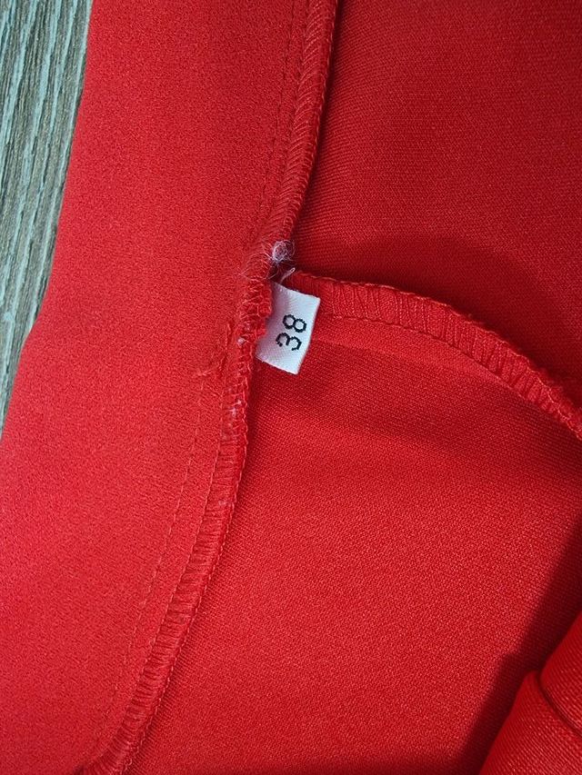 Pantalon rojo acampanado