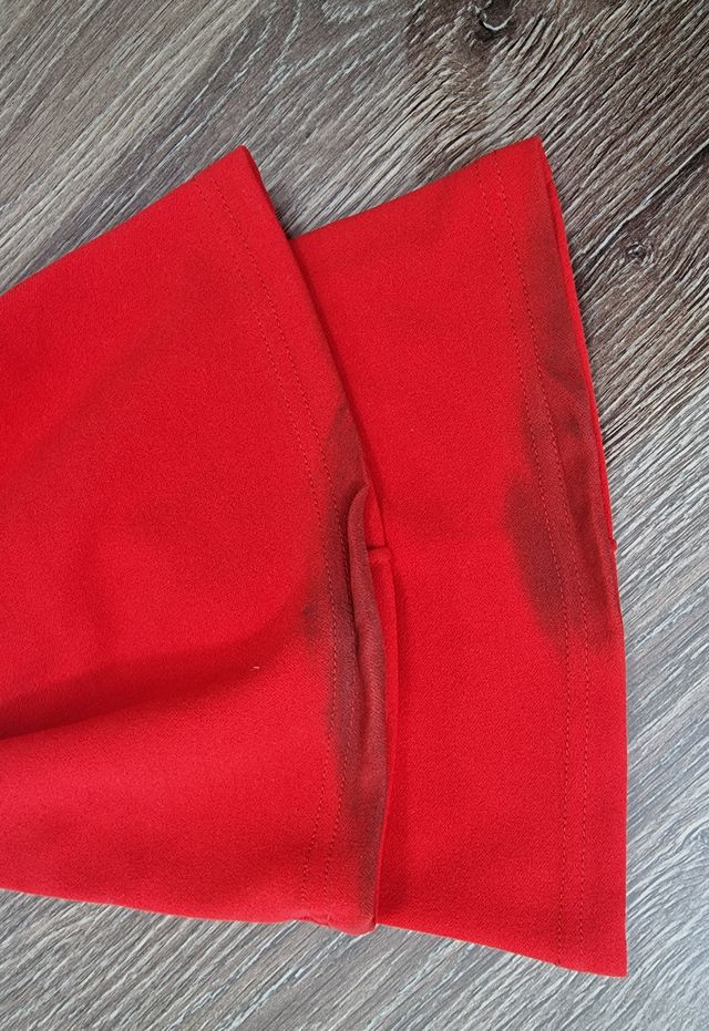 Pantalon rojo acampanado