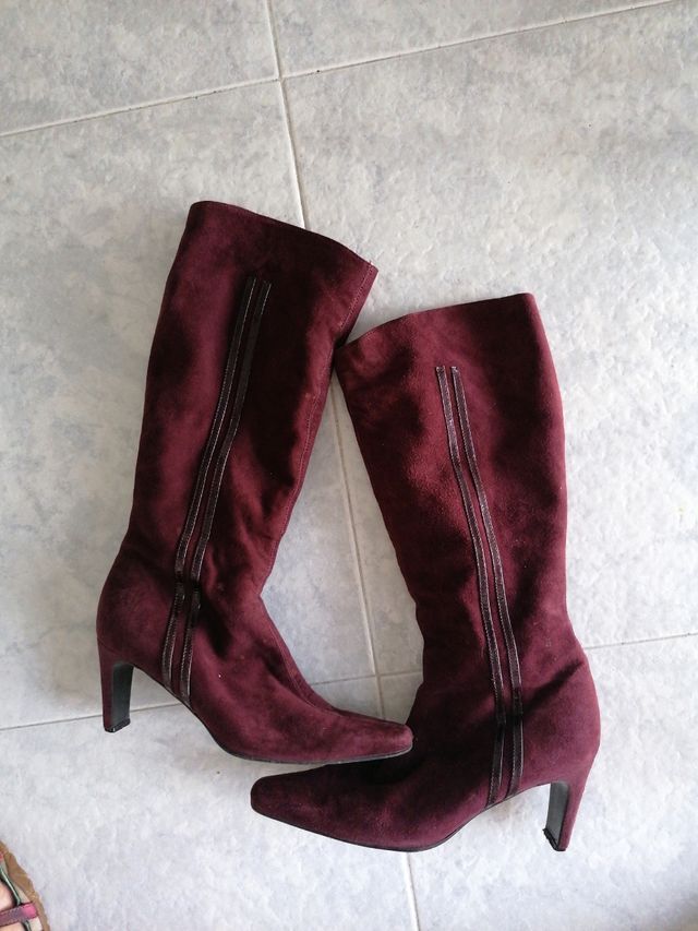 botas de ante color vino