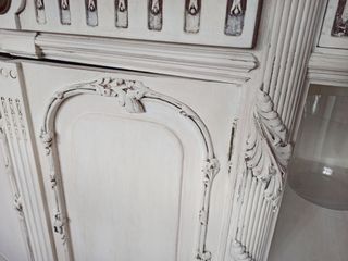 mueble antiguo pintado.