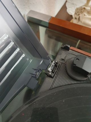 Escucha vinilos.Tocadiscos