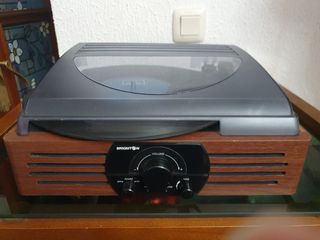 Escucha vinilos.Tocadiscos