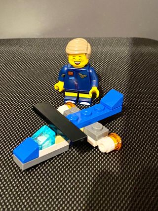 Lego minifiguras niño fan aviación