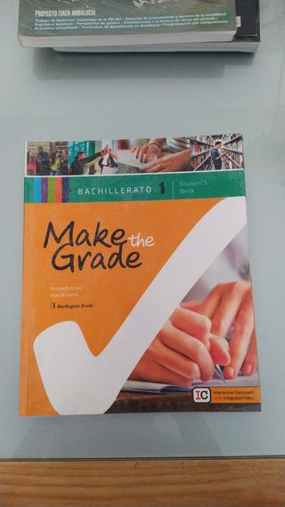 4 libros  de 1° Bachillerato en perfecto estado