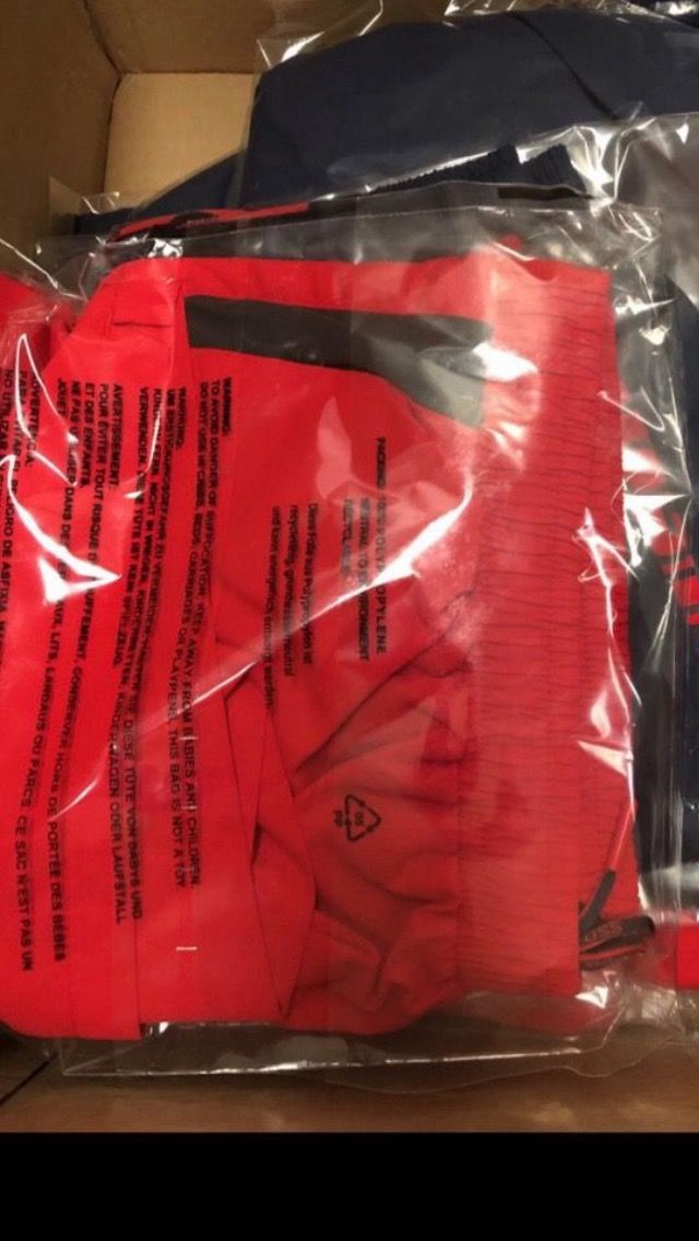 bañador Hugo Boss XXL nuevo 42 cms de ancho