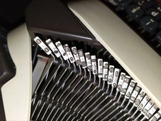 Maquina de escribir Olivetti Lettera 12