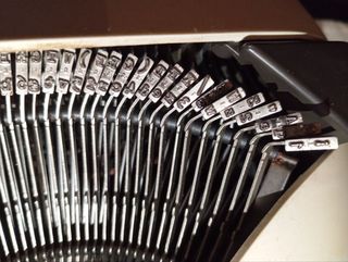 Maquina de escribir Olivetti Lettera 12