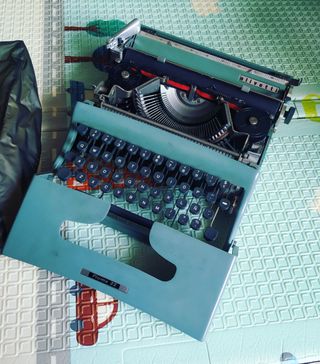 MAQUINA OLIVETTI, PLUMA 22 BICOLOR