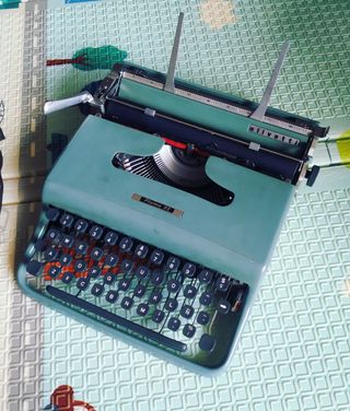 MAQUINA OLIVETTI, PLUMA 22 BICOLOR