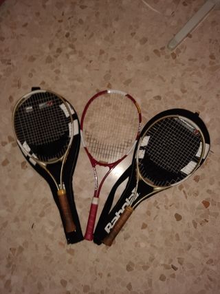Lote de tres raquetas y dos fundas de tenis