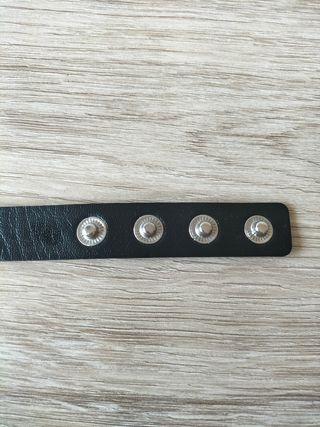 Collar choker de cuero con corazón 