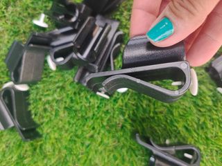 Clip versatili per sacche da golf