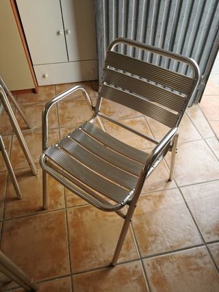 Conjunto mesa y sillas