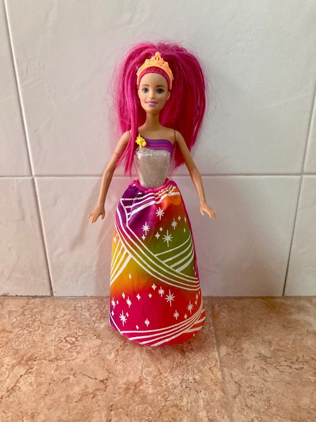 Barbie arcoíris con luz y música y zapatos