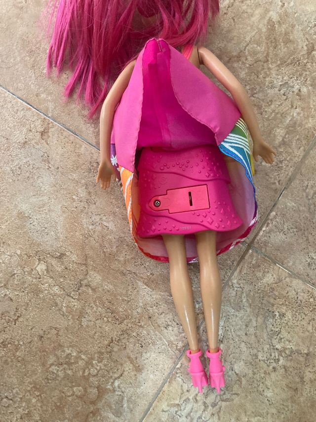 Barbie arcoíris con luz y música y zapatos