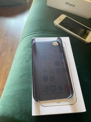 iphone 4, negro, con funda. Sin caja.