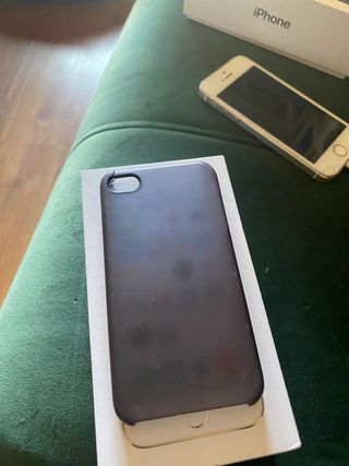 iphone 4, negro, con funda. Sin caja.