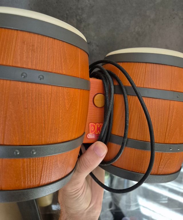 Donkey Konga 1 + Bongos (1)