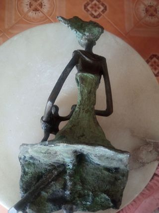 FIGURA BRONCE BURKINA MUJER SENTADA