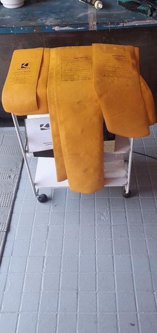 2 mesas 1 de centro de comedor 1auxiliar