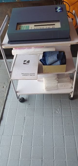 2 mesas 1 de centro de comedor 1auxiliar