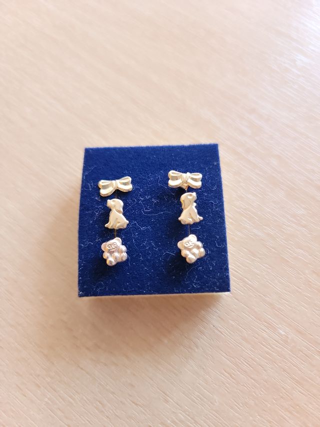 Stud Earrings - Pendiente