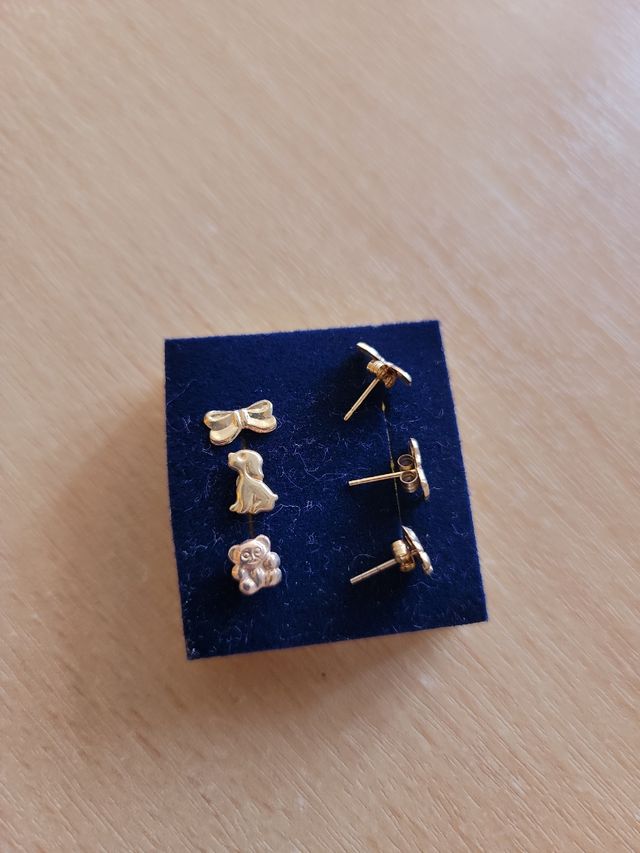 Stud Earrings - Pendiente