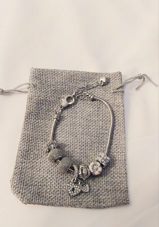 Pulsera con 7 charms abalorios