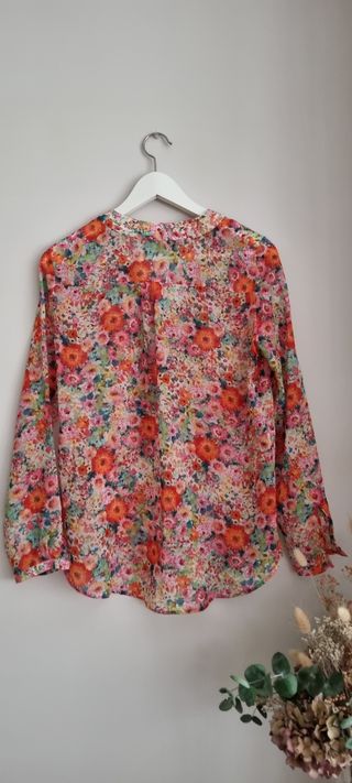 Camisa flores Zara, talla S