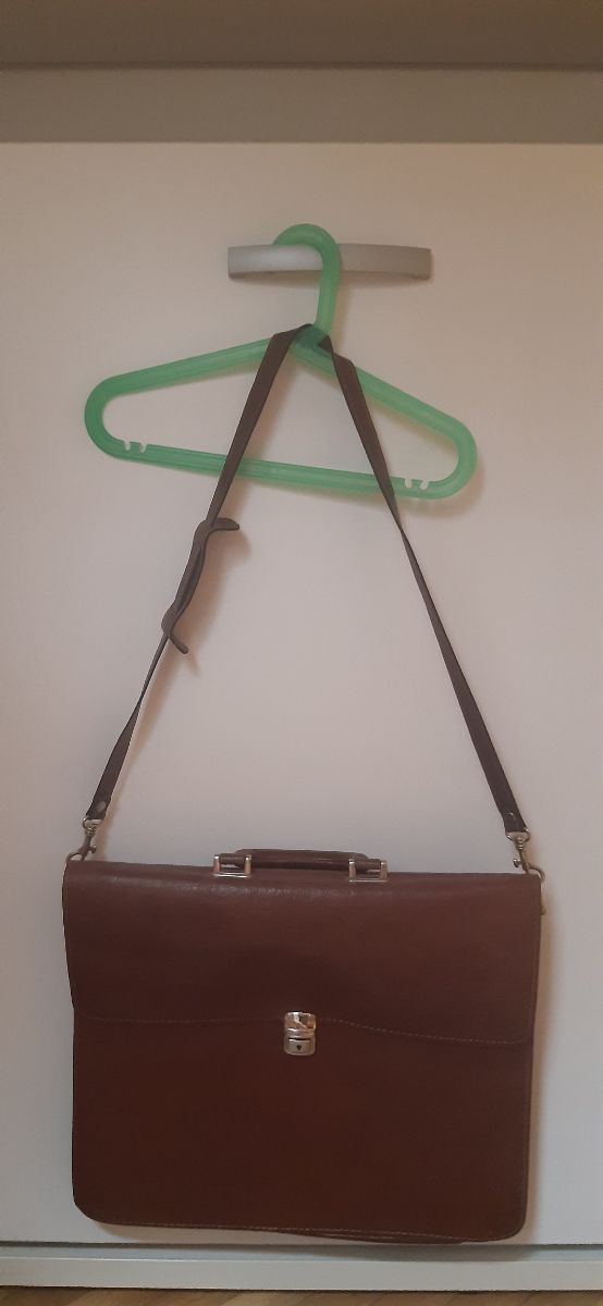 Maletín- cartera de cuero