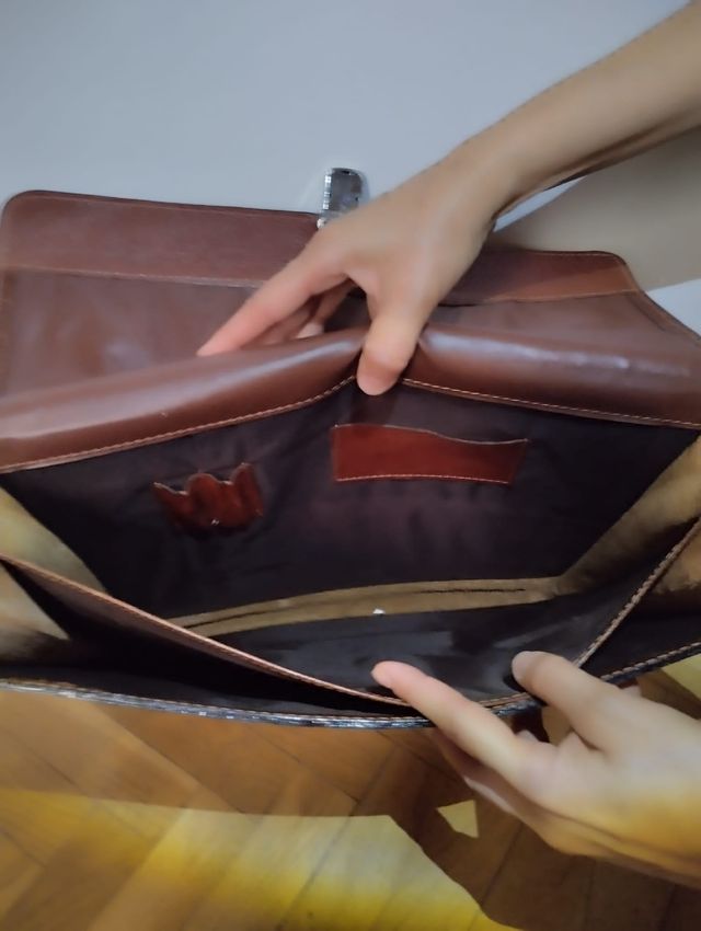 Maletín- cartera de cuero