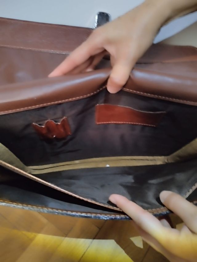 Maletín- cartera de cuero