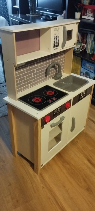 Cocinita de madera para niños