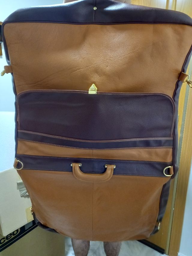 BOLSA VIAJE PARA TRAJE PLEGABLE DE PIEL