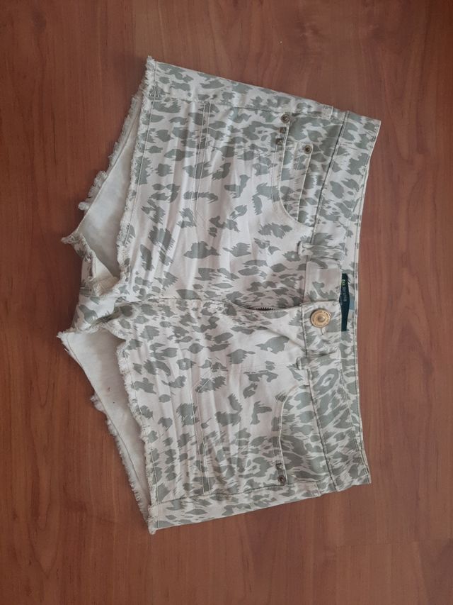 Shorts estilo tigre