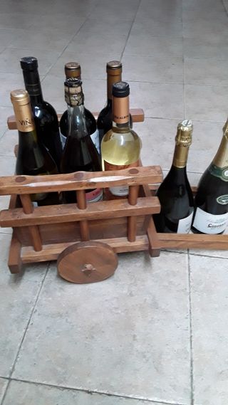 botellero de madera hecho a mano