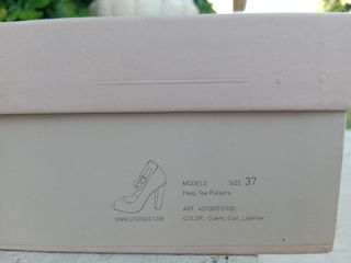 UTERQÜE ZAPATO SALON CON PULSERA