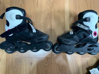 Patines de rudeas en línea, protecciones y casco