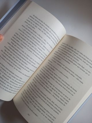 La reina roja, Victoria Aveyard