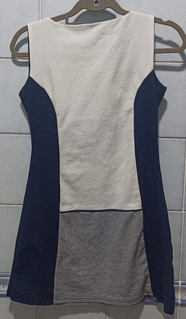 Mini vestido blanco y azul marino 