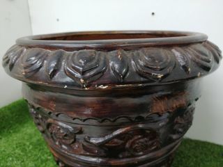 Maceta barnizada en color marrón, c/perforación