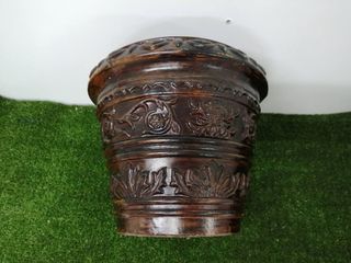 Maceta barnizada en color marrón, c/perforación