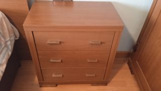 Conjunto dormitorio mesitas de noche y comoda