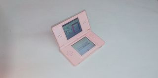Consola Nintendo DS Lite + juego + cargador +lapiz