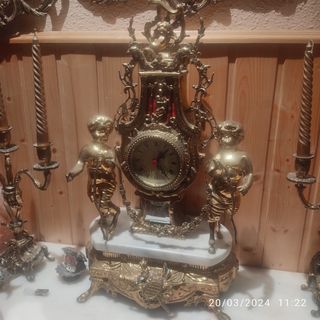 Conjunto candelabros y reloj bronce