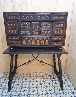 BARGUEÑO DEL XIX SECOLO CON LENTICCHIE DA TAVOLA E GAMBE IN FERRO