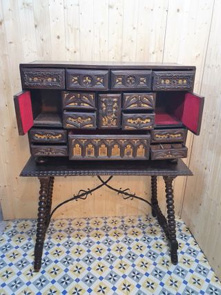 BARGUEÑO DEL XIX SECOLO CON LENTICCHIE DA TAVOLA E GAMBE IN FERRO